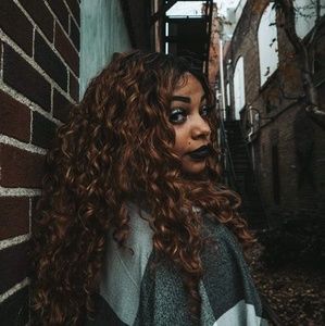 Meet your Posher, Alexis